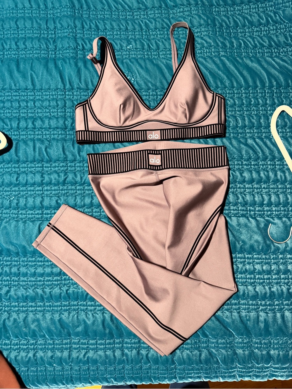 ALO Yoga Line Up Bralette & Legging Set - Raisinette